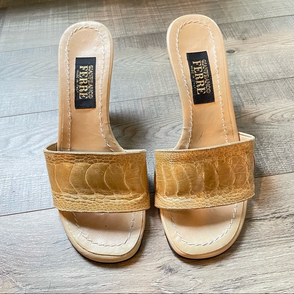 Gianfranco FERRE beige exotic skin open top low heel sandals size 6.5 - Picture 7 of 9